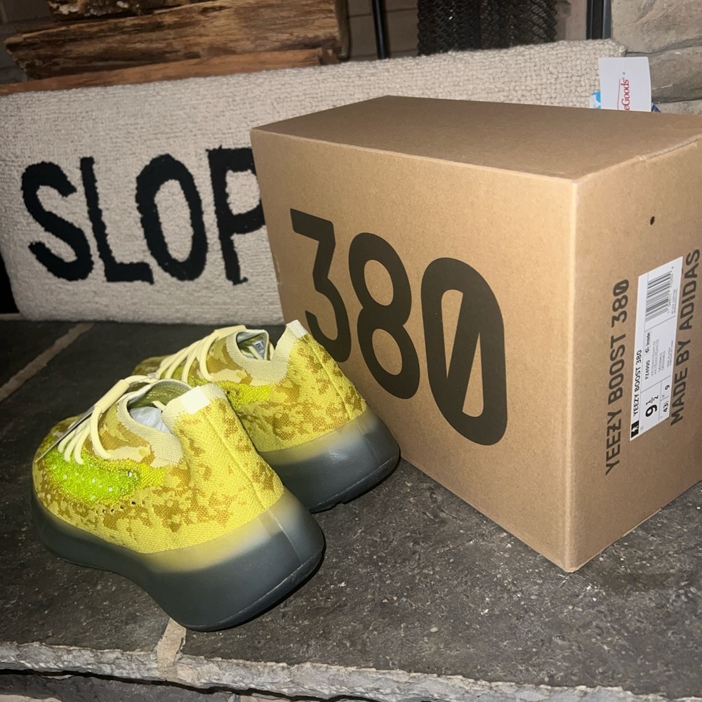ADIDAS YEEZY